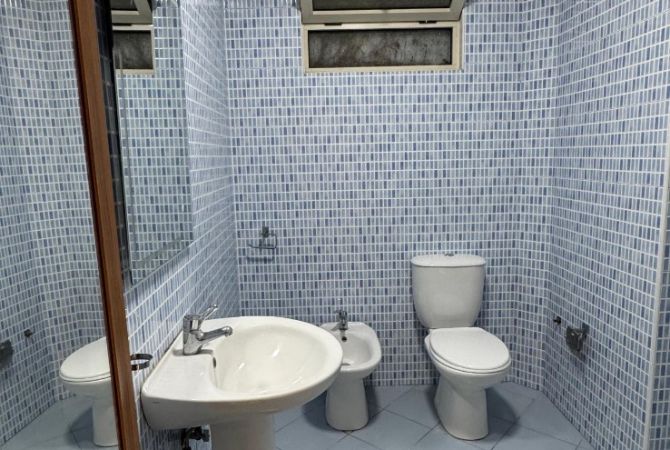Shtepi me qera Apartament ne Tirane, 2+1, Mobilimi E mobiluar, Pagesa 650  Euro.