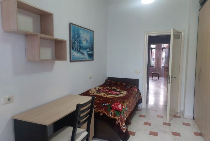 Shtepi me qera Apartament ne Tirane, 3+1, Mobilimi E mobiluar, Pagesa 700  Euro.