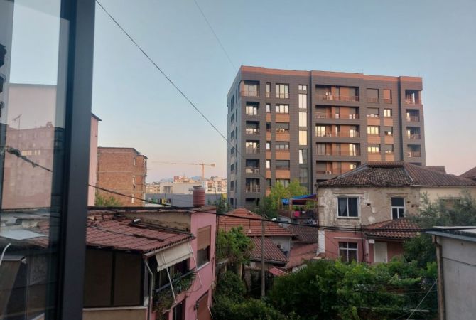 Shtepi me qera Apartament ne Tirane, 3+1, Mobilimi E mobiluar, Pagesa 700  Euro.