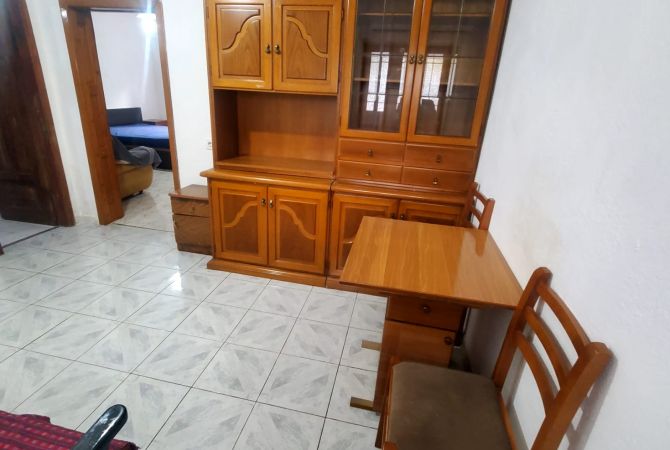 Shtepi me qera Apartament ne Tirane, 1+1, Mobilimi E mobiluar, Pagesa 300  Euro.