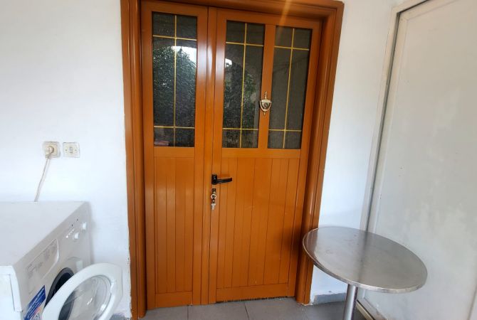 Shtepi me qera Apartament ne Tirane, 1+1, Mobilimi E mobiluar, Pagesa 300  Euro.