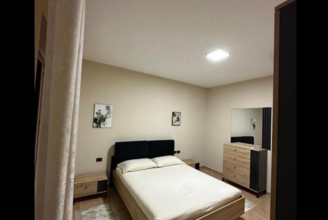 Shtepi me qera Vila Luksoze ne Tirane, 2+1, Mobilimi E mobiluar, Pagesa 550  Euro.