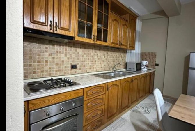 Shtepi me qera Vila Luksoze ne Tirane, 2+1, Mobilimi E mobiluar, Pagesa 550  Euro.