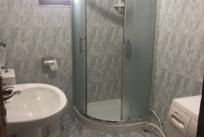 Shtepi me qera Apartament ne Tirane, 2+1, Mobilimi E mobiluar, Pagesa 350  Euro.