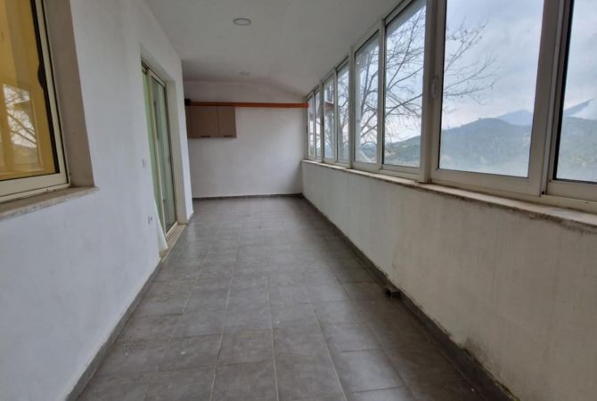 Shtepi ne shitje Apartament ne Tirane, 1+1, Mobilimi E mobiluar, Pagesa 83,000  Euro.
