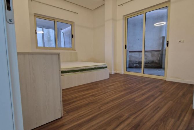 Shtepi ne shitje Apartament ne Tirane, 1+1, Mobilimi E mobiluar, Pagesa 83,000  Euro.