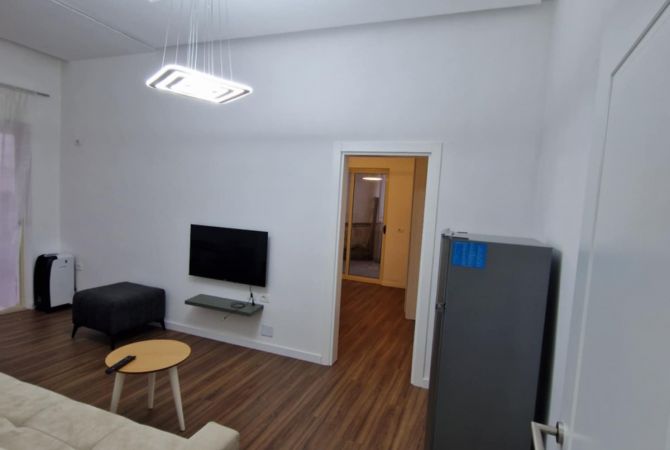 Shtepi ne shitje Apartament ne Tirane, 1+1, Mobilimi E mobiluar, Pagesa 83,000  Euro.