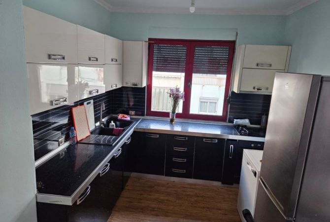 Shtepi me qera Apartament ne Tirane, 1+1, Mobilimi E mobiluar, Pagesa 400  Euro.