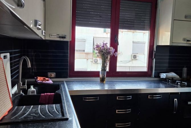 Shtepi me qera Apartament ne Tirane, 1+1, Mobilimi E mobiluar, Pagesa 400  Euro.