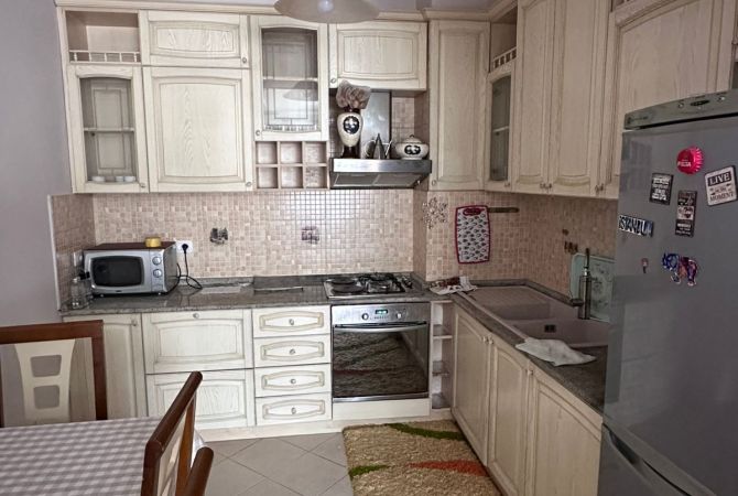 Shtepi me qera Apartament ne Tirane, 2+1, Mobilimi E mobiluar, Pagesa 650  Euro.