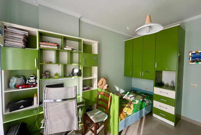 Shtepi me qera Apartament ne Tirane, 3+1, Mobilimi E mobiluar, Pagesa 600  Euro.