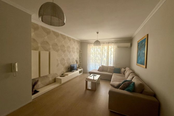 Shtepi me qera Apartament ne Tirane, 3+1, Mobilimi E mobiluar, Pagesa 600  Euro.