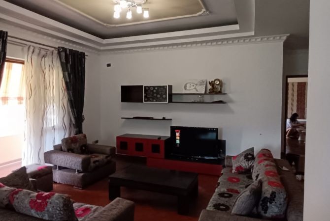 Shtepi me qera Apartament ne Tirane, 3+1, Mobilimi E mobiluar, Pagesa 600  Euro.