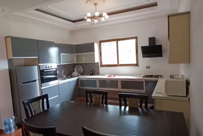 Shtepi me qera Apartament ne Tirane, 3+1, Mobilimi E mobiluar, Pagesa 600  Euro.
