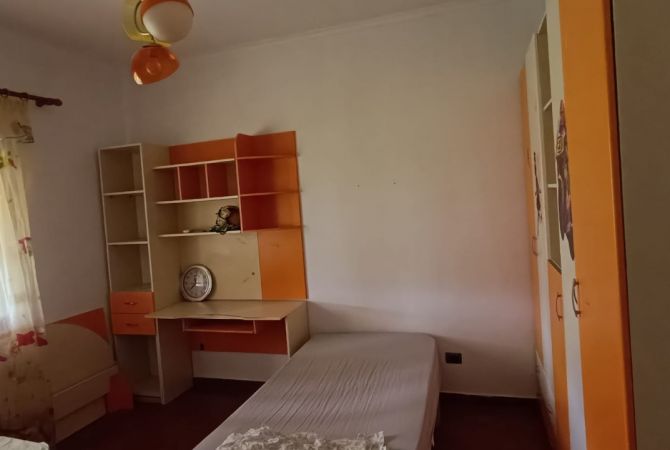 Shtepi me qera Apartament ne Tirane, 3+1, Mobilimi E mobiluar, Pagesa 600  Euro.