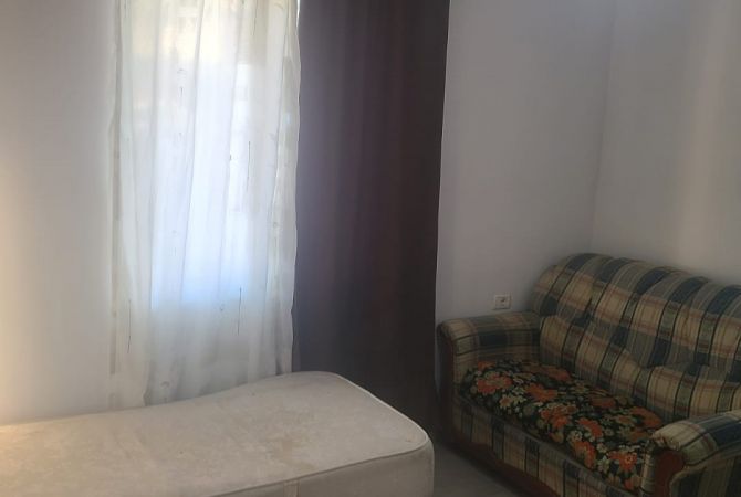 Shtepi me qera Garsoniere ne Tirane - 220 Euro