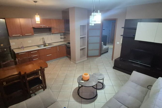 Shtepi me qera Apartament ne Tirane, 2+1, Mobilimi E mobiluar, Pagesa 700  Euro.