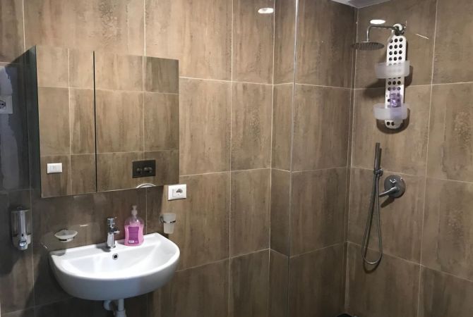 Shtepi me qera Apartament ne Tirane, 2+1, Mobilimi E mobiluar, Pagesa 500  Euro.