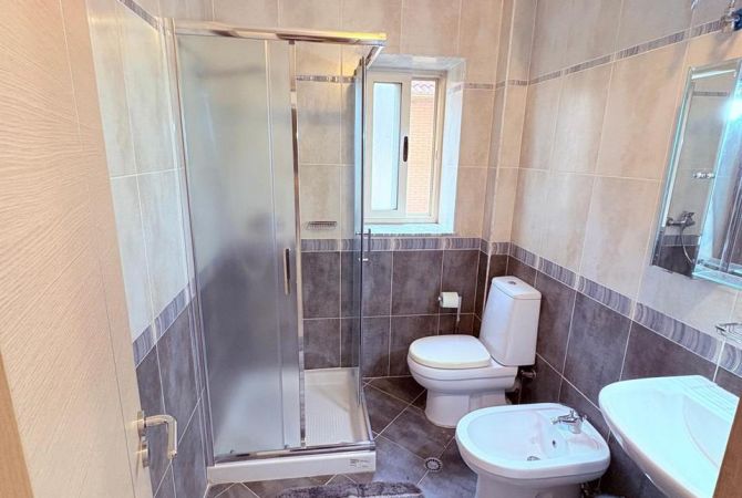 Shtepi me qera Apartament ne Tirane, 1+1, Mobilimi E mobiluar, Pagesa 500  Euro.