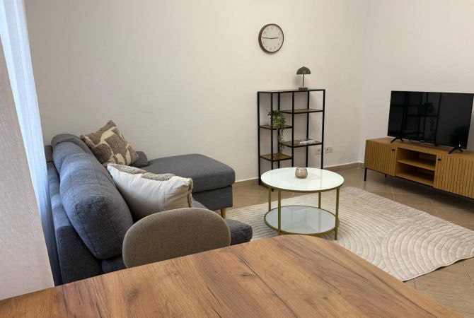 Shtepi me qera Apartament ne Tirane, 1+1, Mobilimi E mobiluar, Pagesa 500  Euro.