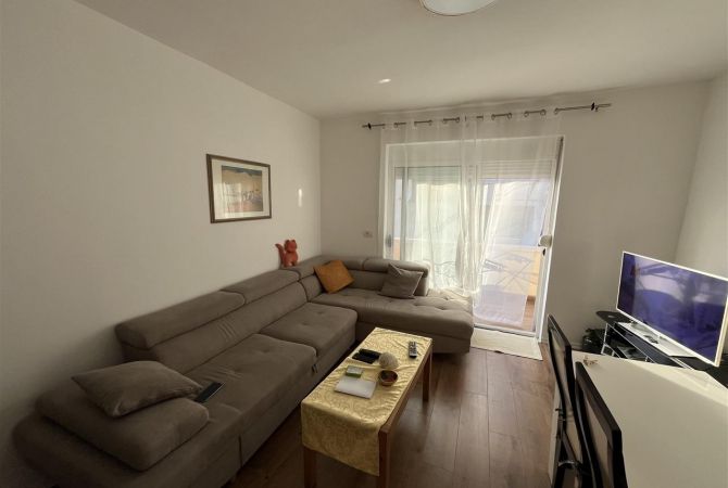 Shtepi ne shitje Apartament ne Tirane, 2+1, Mobilimi E mobiluar, Pagesa 160,000  Euro.