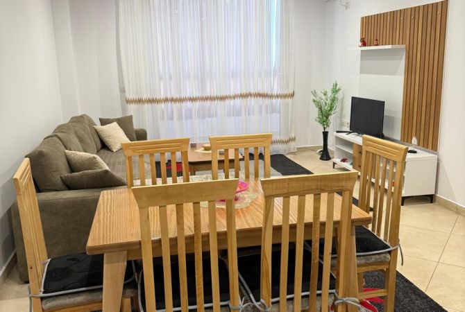 Shtepi me qera Apartament ne Tirane, 2+1, Mobilimi E mobiluar, Pagesa 550  Euro.