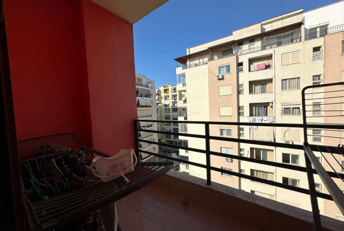 Shtepi ne shitje Apartament ne Tirane, 2+1, Mobilimi E mobiluar, Pagesa 120,000  Euro.