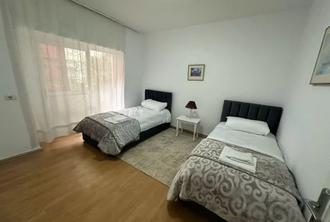 Shtepi ne shitje Apartament ne Tirane, 3+1, Mobilimi E mobiluar, Pagesa 175,000  Euro.