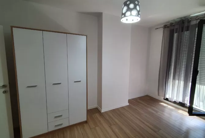 Shtepi ne shitje Apartament ne Tirane, 2+1, Mobilimi E mobiluar, Pagesa 210,000  Euro.