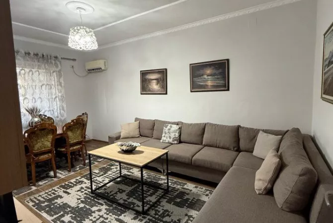 Shtepi me qera Apartament ne Tirane, 2+1, Mobilimi E mobiluar, Pagesa 550  Euro.