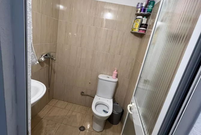 Shtepi me qera Apartament ne Tirane, 1+1, Mobilimi E mobiluar, Pagesa 350  Euro.
