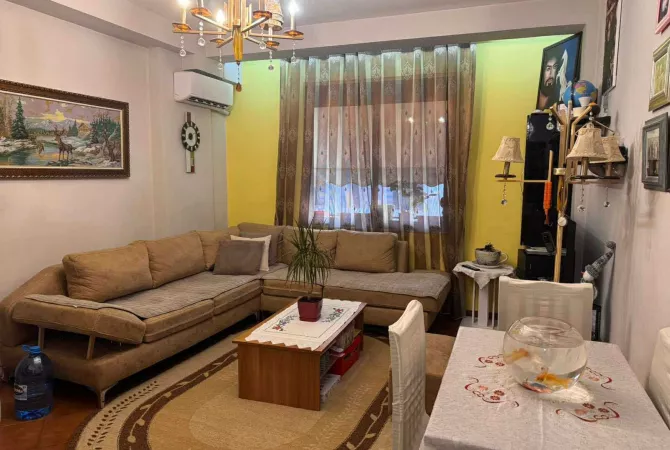 Shtepi ne shitje Apartament ne Tirane, 1+1, Mobilimi E mobiluar, Pagesa 89,000  Euro.