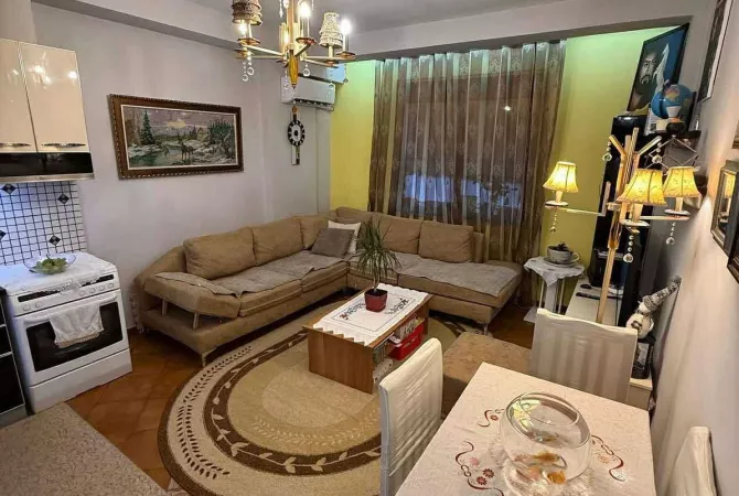 Shtepi ne shitje Apartament ne Tirane, 1+1, Mobilimi E mobiluar, Pagesa 89,000  Euro.