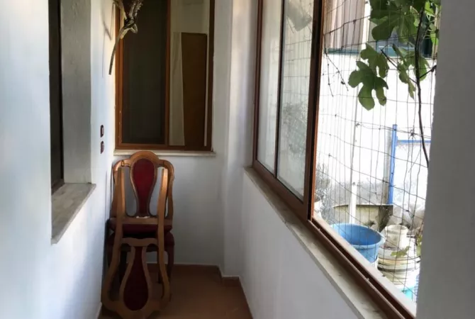 Shtepi me qera Apartament ne Tirane, 2+1, Mobilimi E mobiluar, Pagesa 350  Euro.