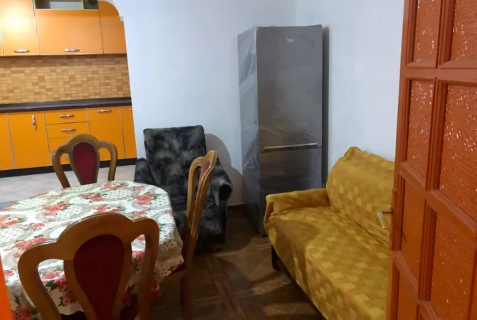 Shtepi me qera Apartament ne Tirane, 2+1, Mobilimi E mobiluar, Pagesa 350  Euro.