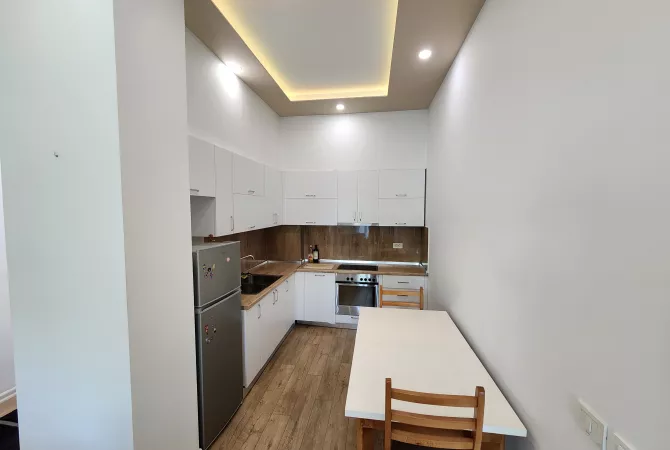 Shtepi me qera Apartament ne Tirane, 2+1, Mobilimi E mobiluar, Pagesa 800  Euro.