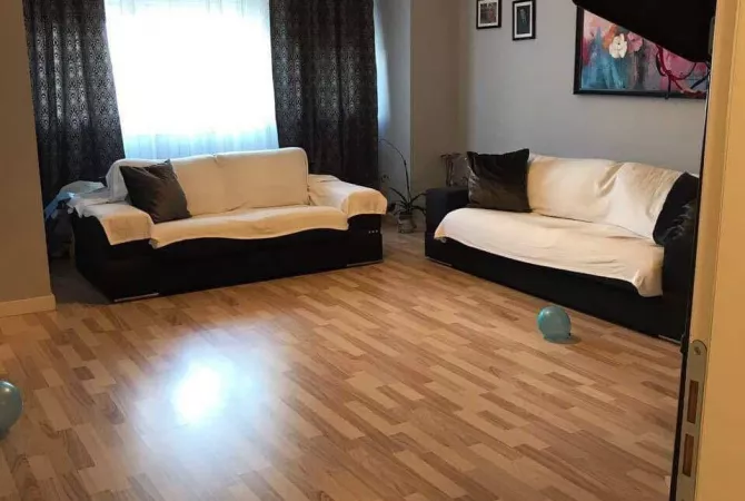 Shtepi ne shitje Apartament ne Tirane, 2+1, Mobilimi E mobiluar, Pagesa 165,000  Euro.