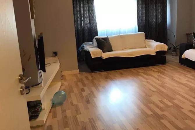 Shtepi ne shitje Apartament ne Tirane, 2+1, Mobilimi E mobiluar, Pagesa 165,000  Euro.