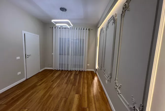 Shtepi ne shitje Apartament ne Tirane, 1+1, Mobilimi E mobiluar, Pagesa 133,000  Euro.