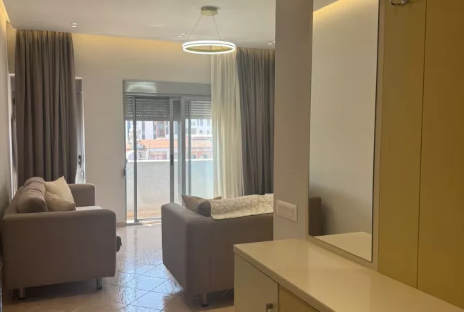 Shtepi me qera Apartament ne Tirane, 2+1, Mobilimi E mobiluar, Pagesa 650  Euro.