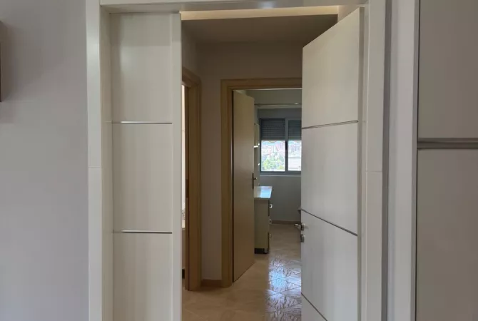 Shtepi me qera Apartament ne Tirane, 2+1, Mobilimi E mobiluar, Pagesa 650  Euro.