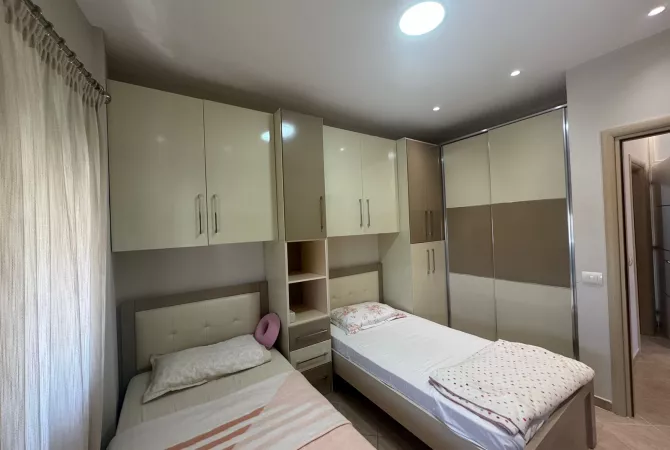 Shtepi me qera Apartament ne Tirane, 2+1, Mobilimi E mobiluar, Pagesa 650  Euro.
