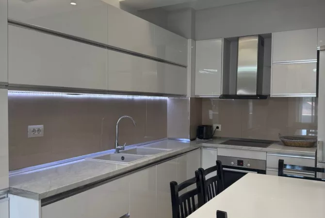 Shtepi me qera Apartament ne Tirane, 2+1, Mobilimi E mobiluar, Pagesa 650  Euro.