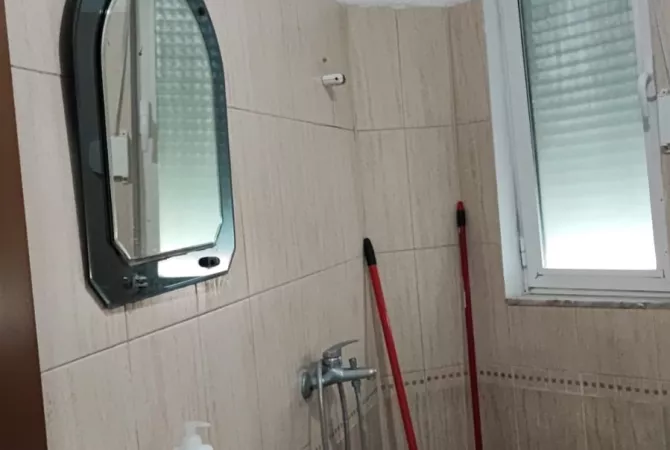 Shtepi me qera Apartament ne Tirane, 1+1, Mobilimi E mobiluar, Pagesa 450  Euro.