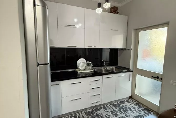 Shtepi me qera Apartament ne Tirane, 2+1, Mobilimi E mobiluar, Pagesa 550  Euro.