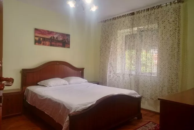 Shtepi me qera Apartament ne Tirane, 1+1, Mobilimi E mobiluar, Pagesa 550  Euro.