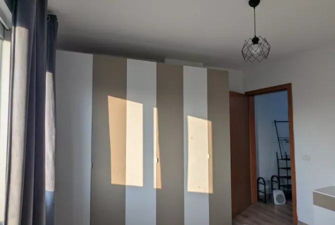 Shtepi me qera Apartament ne Tirane, 2+1, Mobilimi E mobiluar, Pagesa 500  Euro.