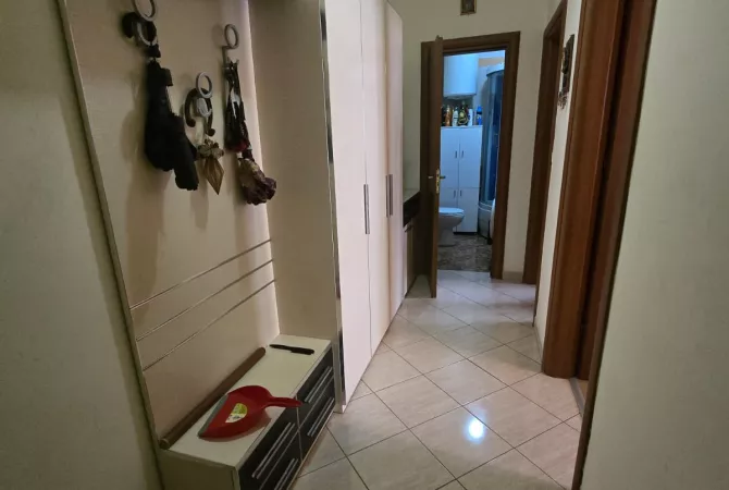 Shtepi me qera Apartament ne Tirane, 1+1, Mobilimi E mobiluar, Pagesa 450  Euro.