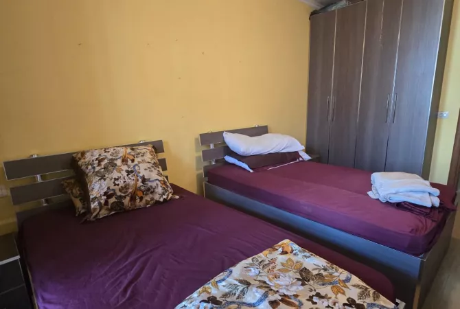 Shtepi me qera Apartament ne Tirane, 1+1, Mobilimi E mobiluar, Pagesa 450  Euro.