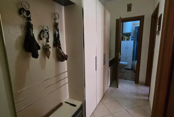Shtepi me qera Apartament ne Tirane, 1+1, Mobilimi E mobiluar, Pagesa 450  Euro.